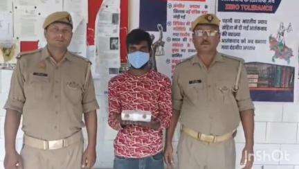 हापुड़: मीनाक्षी रोड के पास से पुलिस ने मोबाइल चोरी करने वाले शातिर चोर को किया गिरफ्तार, चोरी का एक मोबाइल बराबर