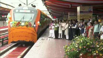 🚄 Six new #VandeBharat routes flagged off by Hon'ble PM, enhancing travel between key cities like Brahmapur, Deoghar, Varanasi, and beyond! #RailNf #railminindia