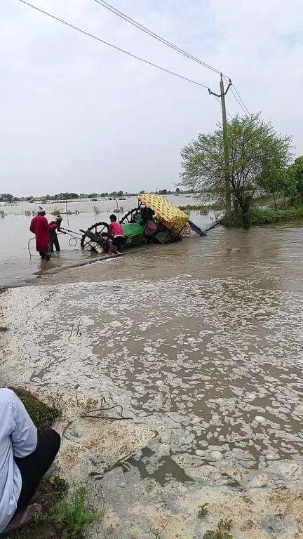 tractor chal gya seta gao me he pahadgao