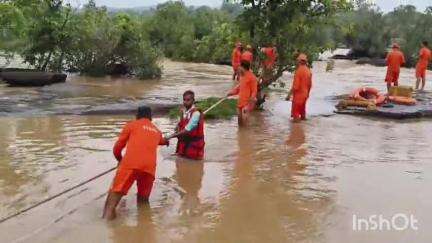 भभुआ: करकटगढ़ जलप्रपात में हुई घटना को लेकर डीएफओ ने बारिश के मौसम में सैलानियों से नहीं नहाने की अपील की