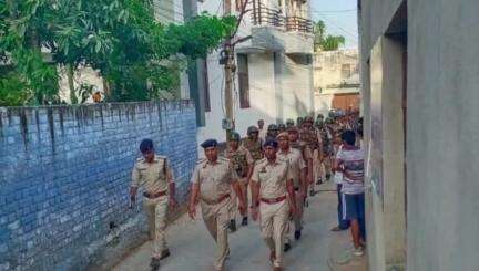 रेवाड़ी: चुनाव को लेकर रेवाड़ी पुलिस अधीक्षक के दिशा निर्देश पर जिला पुलिस ने थाना रामपुरा क्षेत्र में निकाला फ्लैग मार्च