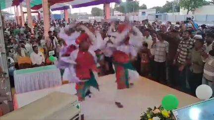 Halvad Railway Station buzzes with excitement and lively folk dance as everyone eagerly awaits the Bhuj-Ahmedabad #NamoBharatRapidRail

#RapidRail
#VandeBharatExpress