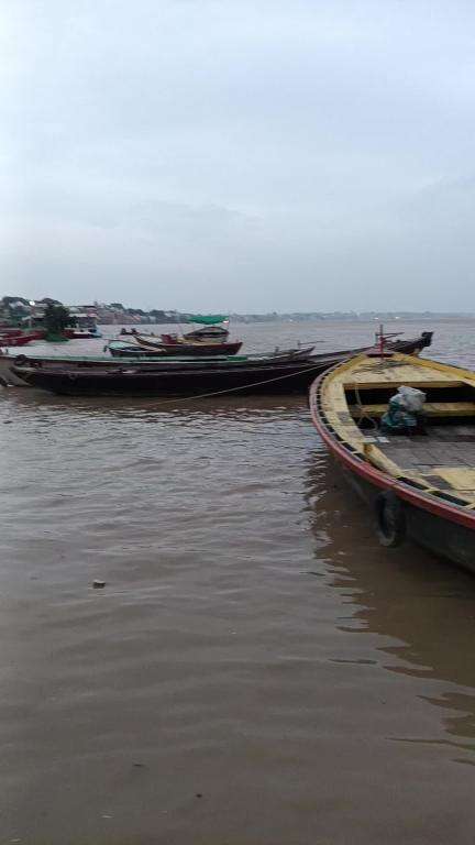 Assi Ghat  pr jal bharav teji se ho raha hai