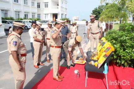 నాగర్ కర్నూల్: తెలంగాణ ప్రజా పాలన దినోత్సవం సందర్భంగా ఎస్పీ కార్యాలయంలో జండా ఎగరవేసిన గైక్వాడ్ వైభవ రఘునాథ్