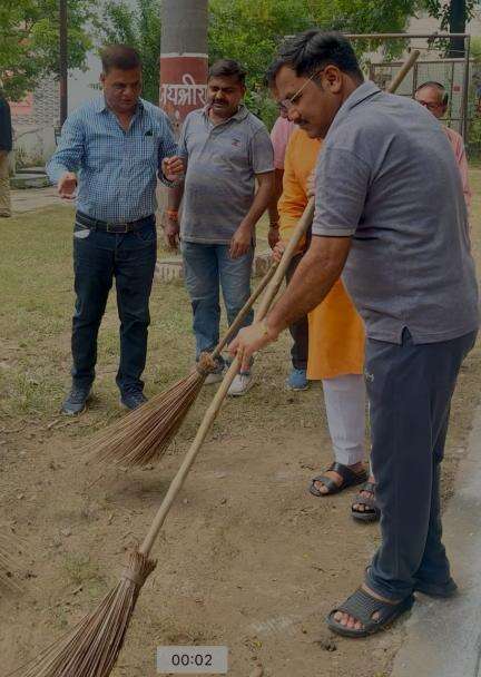 देश के यशस्वी प्रधानमंत्री आदरणीय श्री Narendra Modi जी के जन्मदिवस के अवसर पर सेवा_पखवाड़ा रामगंगा विहार मण्डल पार्क में  साफ़-सफ़ाई की तथा मिष्ठान का वितरण किया गया !