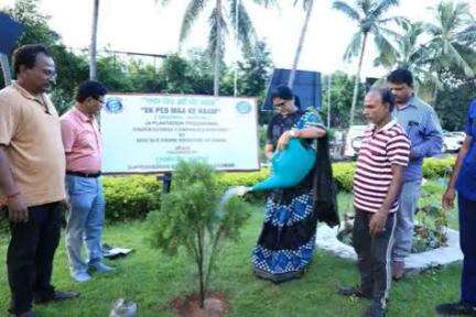 Ministry of Information & Broadcasting gears up to take forward the tree plantation campaign ‘Ek Ped Maa Ke Naam' during Swachhata Hi Seva

More details :https://pib.gov.in/PressReleaseP