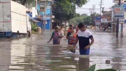 উদয়নারায়ণপুর: DVC-র ছাড়া জলে জলের তলায় উদয়নারায়ণপুর ডিহিভুরসুট রাজ্য সড়ক, বন্ধ বাস চলাচল