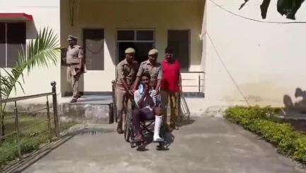 पडरौना: कसया पुलिस ने 25 हजार के इनामिया बदमाश को मुठभेड़ में किया गिरफ्तार एसपी ने किया खुलासा