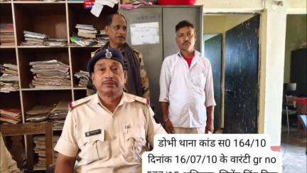 डोभी: डोभी थाने की पुलिस ने एक वारंटी को मुंशी चक से किया गिरफ्तार