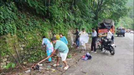 बागेश्वर: स्वच्छता ही सेवा अभियान के तहत नगरपालिका और फड़ कल्याण समिति ने भागीरथी में चलाया बृहद स्वच्छता अभियान