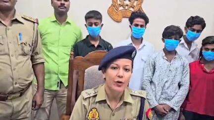 बहराइच: आसाम चौराहा से दोनक्का जाने वाले मार्ग से पुलिस ने छिनौती के 9 मोबाइल व बाइक के साथ पांच बाल अपचारियों को किया गिरफ्तार