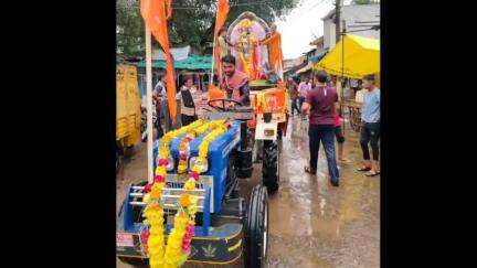 रहटगांव: सैकड़ों गणेश प्रतिमाओं का अजनाल नदी में बनाए गए कुंड में विसर्जन किया गया।