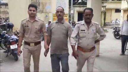 शाहजहांपुर: सदर बाजार पुलिस ने गौसुलवरा मदरसा के पास से एक गौकशी के आरोपी को किया गिरफ्तार, पूछताछ कर भेजा जेल