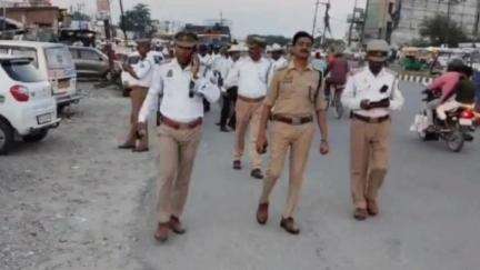 गोरखपुर: पैडलेगंज से अमर उजाला तिराहे तक यातायात पुलिस ने अभियान चलाकर 27 वाहन का चालान और 8 वाहन को सीज किया