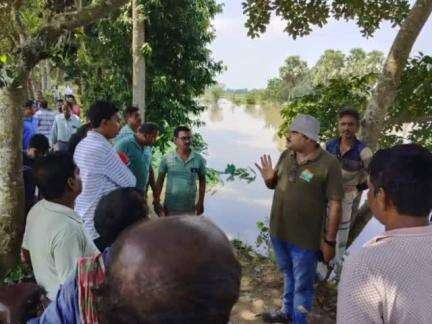 আমতা ১: মৈনান ও খড়িয়প এলাকায় ডিভিসির ছাড়া জলে জল স্তর বৃদ্ধি হওয়ার ফলে এলাকা পরিদর্শন করলেন আমতার বিধায়ক