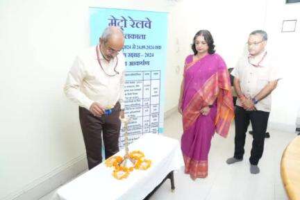 #RajbhashaSaptah-2024 has begun in #MetroRailway from today. Sri P. Uday Kumar Reddy, GM lit a traditional lamp to mark the beginning of Rajbhasha Saptah.