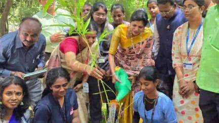 மதுரவாயல்: ராமச்சந்திரா மருத்துவமனையில் ₹1 லட்சம் மரக்கன்றுகள் நடும் நிகழ்வை சௌமியா அன்புமணி தொடங்கி வைத்தார்