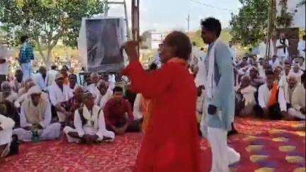 हमीरपुर: मौदहा में ऐतिहासिक कंस मेला की निकली भव्य शोभायात्रा में हजारों लोगों ने की शिरकत