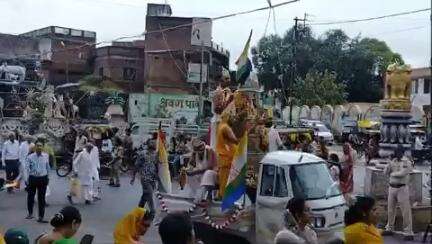 टीकमगढ़: शहर में पर्यूषण पर्व के समापन पर निकाली गई शोभायात्रा,माता सृष्टि भूषण मति ने कहा- दुश्मन से क्षमा मांगने पर सार्थक होगा क्षमा वाणी पर्व