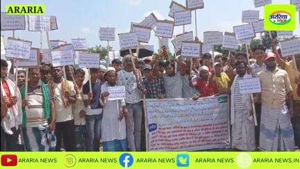 अररिया बेलवा जामा मस्जिद की जमीन पर छात्रावास निर्माण के खिलाफ ग्रामीणों का जोड़दार विरोध प्रदर्शन किया।