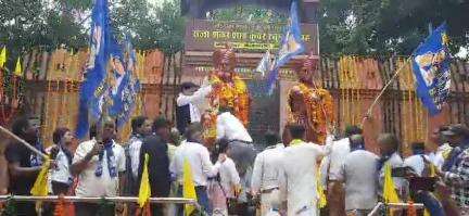 बसपा ने शहीद राजा शंकर शाह कुंवर रघुनाथ शाह बलिदान दिवस पर जबलपुर मालगोदाम स्थित उनकी प्रतिमा पर माल्यार्पण किया गया.