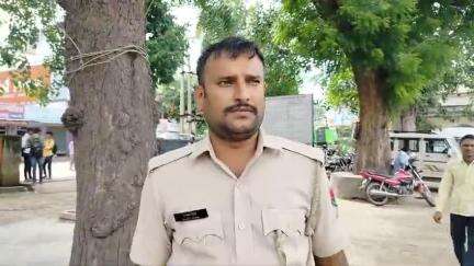 राजगढ़: सिकन्दरा मेगा हाईवे स्थित मूनपुर गांव की पुलिया के पास असंतुलित होकर एक बाइक गिरने से तीन व्यक्ति घायल