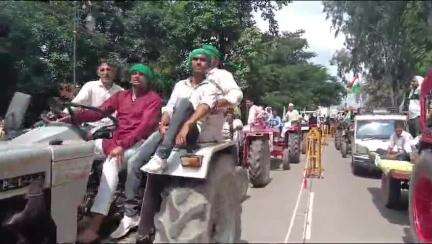 बिजनौर कलेक्ट्रेट में किसानों का ज़ोरदार धरना प्रदर्शन