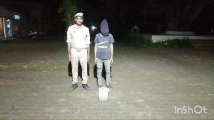 भिनगा: सत्ती चौरा से पुलिस ने एक अभियुक्त को किया गिरफ्तार, 5 लीटर अवैध कच्ची शराब बरामद