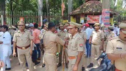 गोरखपुर: गोरखपुर में सपा के कार्यकर्ताओ ने विश्व विद्यालय के पंथ पार्क पर किया प्रदर्शन जुलूस निकाल  DM को सौंपा ज्ञापन