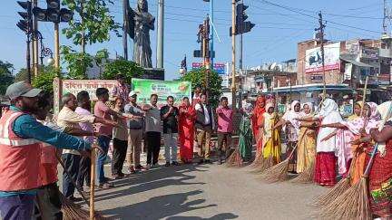 वार्ड 32 में दिलाई गई स्वच्छता की सपथ।
उपस्थित रहे अवनीश दुबे वार्ड पार्सद अनिल वैश्य श्यामला देवी और वार्डवाशी।