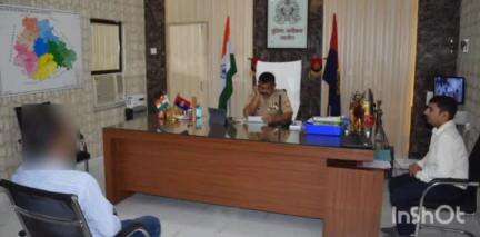 उरई: उरई पुलिस अधीक्षक कार्यालय में एसपी दुर्गेश कुमार ने की जनसुनवाई, लोगों की समस्याओं के निस्तारण के लिए दिए दिशा-निर्देश