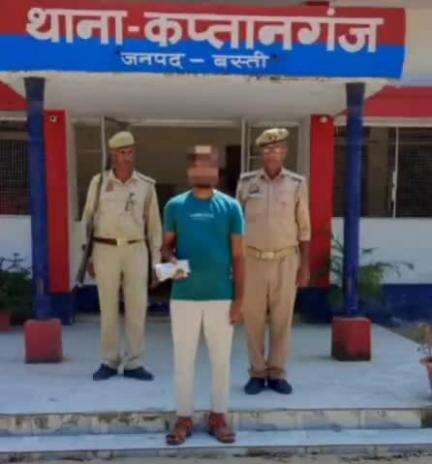 हर्रैया: कप्तानगंज पुलिस ने शादी का झांसा देकर दुष्कर्म करने वाले वांछित अभियुक्त को अचकवा पुल से किया गिरफ्तार