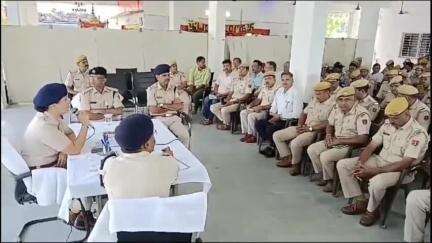 झालरापाटन: पुलिस लाइन परिसर में संपर्क सभा का हुआ आयोजन, एसपी ने पुलिस कर्मियों की समस्याएं सुनीं