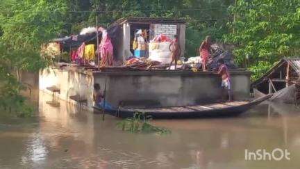 আমতা ২: আমতা দু নম্বর ব্লকে কুলিয়াগ্রামে বন্যা পরিস্থিতি খতিয়ে দেখতে নগর উন্নয়নমন্ত্রী ফিরাদ হাকিম