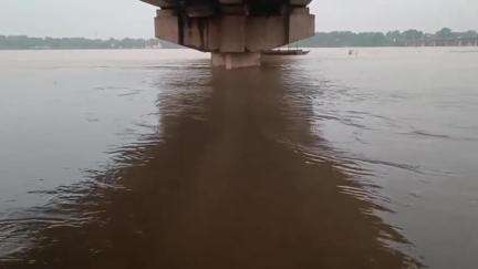 उन्नाव: गंगा नदी का बढ़ा जलस्तर, शुक्लागंज के चम्पापुरवा और कई गांवों में पहुंचा बाढ़ का पानी, ADM नरेंद्र सिंह ने दी जानकारी