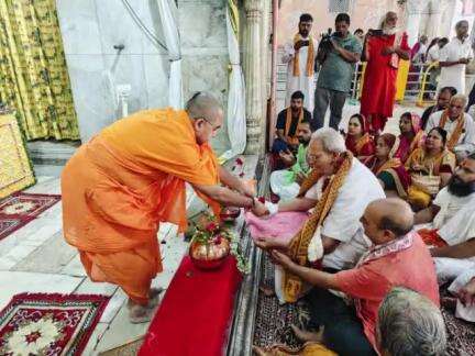 जयपुर: गोविंद देव मंदिर में श्री भागवत कथा पूजन कर कथा व्यास डॉ. प्रशांत शर्मा ने बद्रीनाथ के लिए किया प्रस्थान