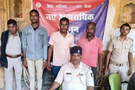 चानन: गोड्डी गांव से मारपीट के मामले में पिता-पुत्र सहित 3 लोगों को पुलिस ने किया गिरफ्तार, भेजा जेल