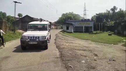 পাড়া: পাহাড়গোড়া পাহাড়ে ধস, পাহাড়ে যেতে নিষেধ করে মাইকিং সাঁওতালডি থানার পুলিশের