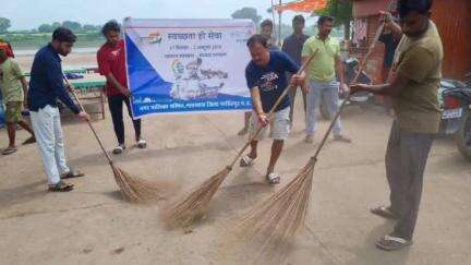 गाडरवारा: शक्कर नदी घाट पर स्वच्छता पखवाड़ा कार्यक्रम के तहत की गई सफाई, पार्षद शिवम राजपूत ने दी जानकारी