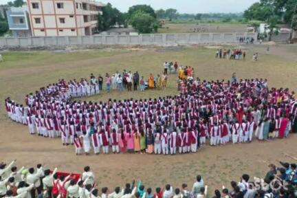 थांदला: स्वच्छता ही सेवा अभियान के अंतर्गत दशहरा मैदान थांदला में मानव श्रृंखला एवं स्वच्छता शपथ कार्यक्रम हुआ संपन्न