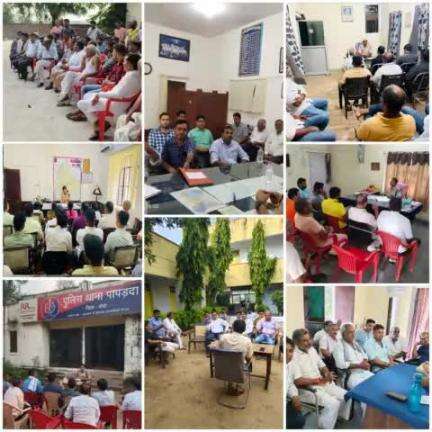 #Dausa व्यापारी व सीएलजी सदस्यो व पेट्रोल पंप मालिकों की मीटिंग ली गई जिनको समझाईश की गई कोई भी संदिग्ध व्यक्ति दिखे तो आप थाने को सुचित करेंगे वह साइबर क्राइम के बारे में बताया गया वह अधिक से अधिक सीसी टीवी कैमरे लगाने का आग्रह किया गया।
@