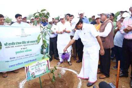 Department of Fisheries organisesTree Plantation Drive "Ek Ped Maa Ke Naam" under Swachhata Hi Seva Campaign 2024 today

#SHS2024
#SwachhataHiSeva2024