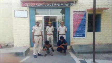 #PS रोल:- स्टेट हाईवे से सांकेतिक बोर्ड चोरी के प्रकरण में दो आरोपियों राकेश तथा प्रेम को #गिरफ्तार। सांकेतिक बोर्ड एवं वारदात में प्रयुक्त पीकअप गाड़ी जब्त की गई।
