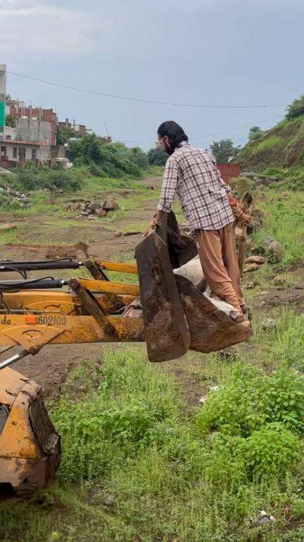 गौमाता के लिए मैं कुछ भी करूंगा, 
चाहे मेरी जान भी चली जाए, मुझे कोई फर्क नहीं पड़ेगा।

Respect Girls help poor help animals 

#apsgurjar #help