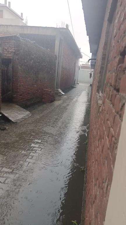 mohalla lodipur  chairman 
road nhi  sunn raha hai 
kheta hai tumne boat nhi dia