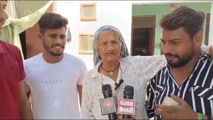 Tai Shyamo Devi, a centenarian from Julana, #Jind, enthusiastically voted today. She appreciates the convenience of #EVMs, proving that modern technology is accessible to all ages! 🗳️ #eci_official #pibindia