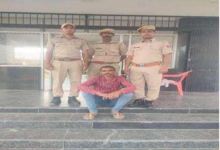 पुलिस थाना #पीपलू की कार्यवाही।
#अवैध देशी शराब सहित एक व्यक्ति #गिरफ्तार ।
56 पव्वे अवैध देशी शराब #जप्त।