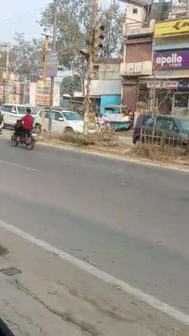 YE CHUNABHATTI CHOWK HAI JAGADHRI
BURA HAAL HO RAHA HAI