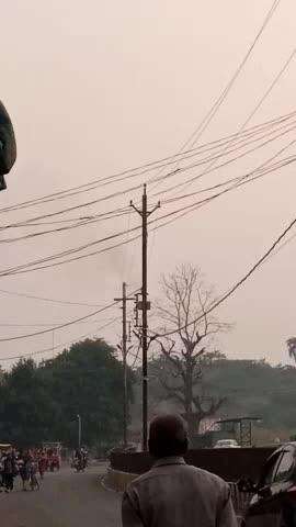 vrindavan ke bagal mein aag lag Rahi hai kamre mein aap log dekh sakte ho