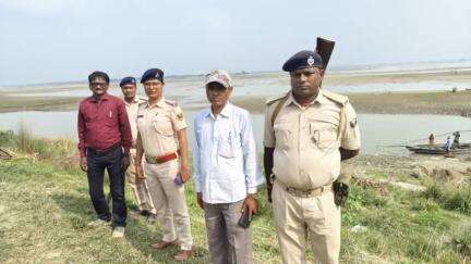 कटिहार जिला के रोशना थाना क्षेत्र में थानाध्यक्ष एवं अंचलाधिकारी के द्वारा आगामी छठ पर्व को लेकर छठ घाटों का निरीक्षण किया जा रहा है I 
#bihar_police   #BiharPolice 
#KatiharPolice #HainTaiyaarHum 
#DM_Katihar #Ig_Purnea